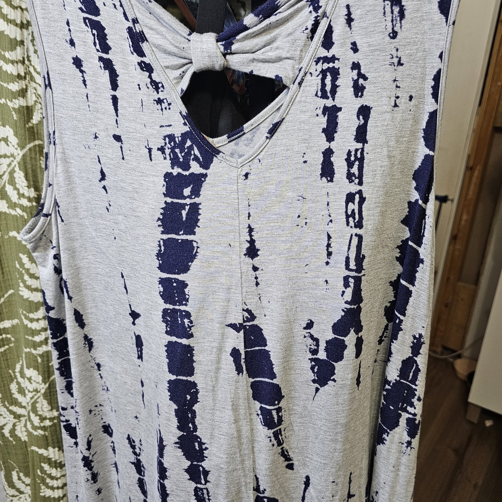 Front of closet size 2x - Picture 3 of 3